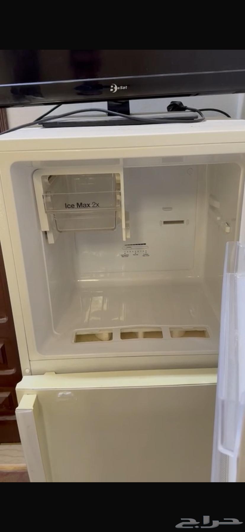 مكتب ودولاب وثلاجه للبيع64423542712705112