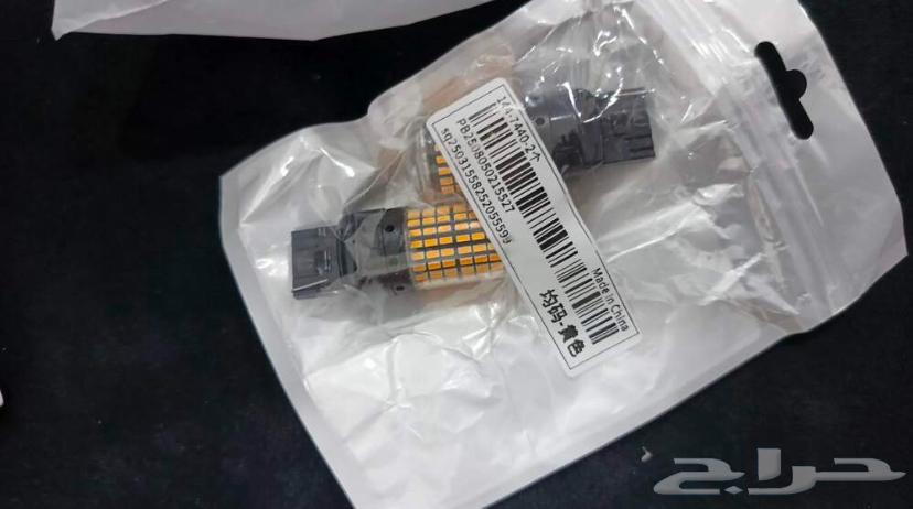 قطعتان من اضواء السيارة64578909730051110