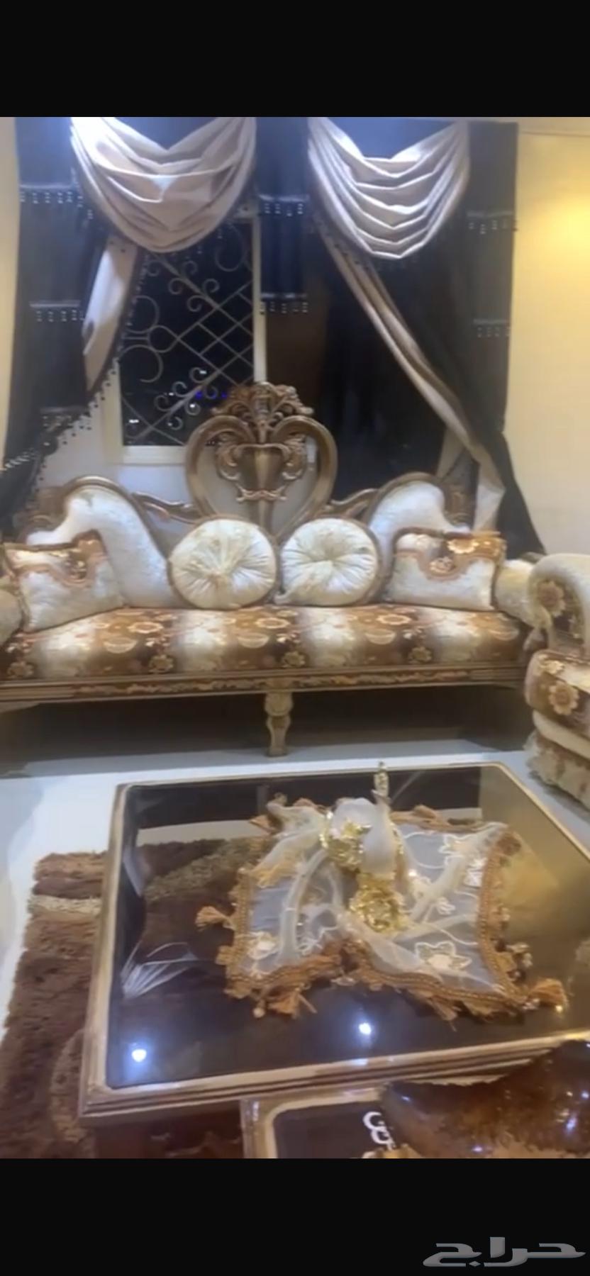 كنب ملكي كبير ونظيف64420350884739114