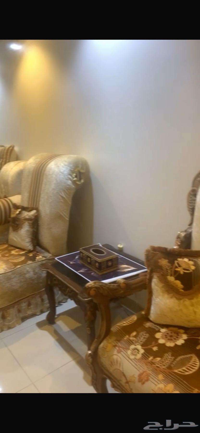 كنب ملكي كبير ونظيف64420350884739113