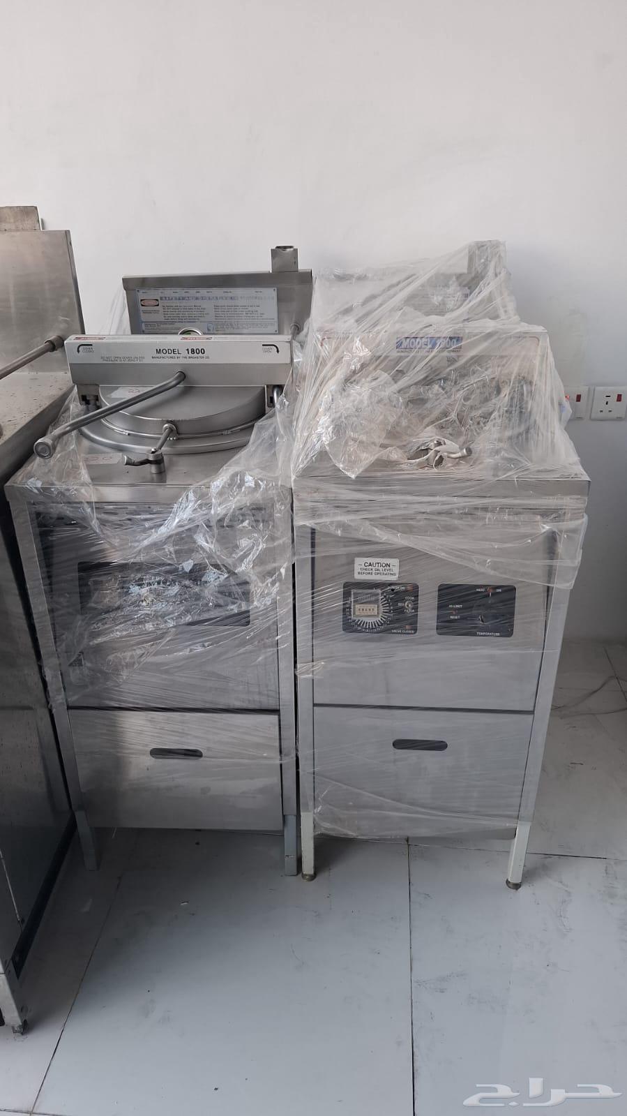 لبيع ثلاجه عرض عصير وخضار كمبرس خارجي داخلي ايطاليا 4م8م12م64423118857089112