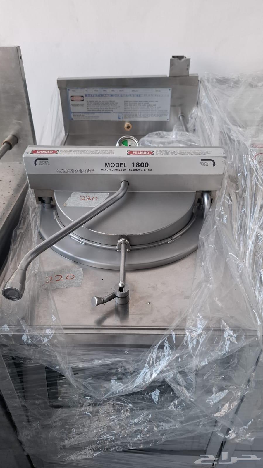 لبيع ثلاجه عرض عصير وخضار كمبرس خارجي داخلي ايطاليا 4م8م12م64423118857089110