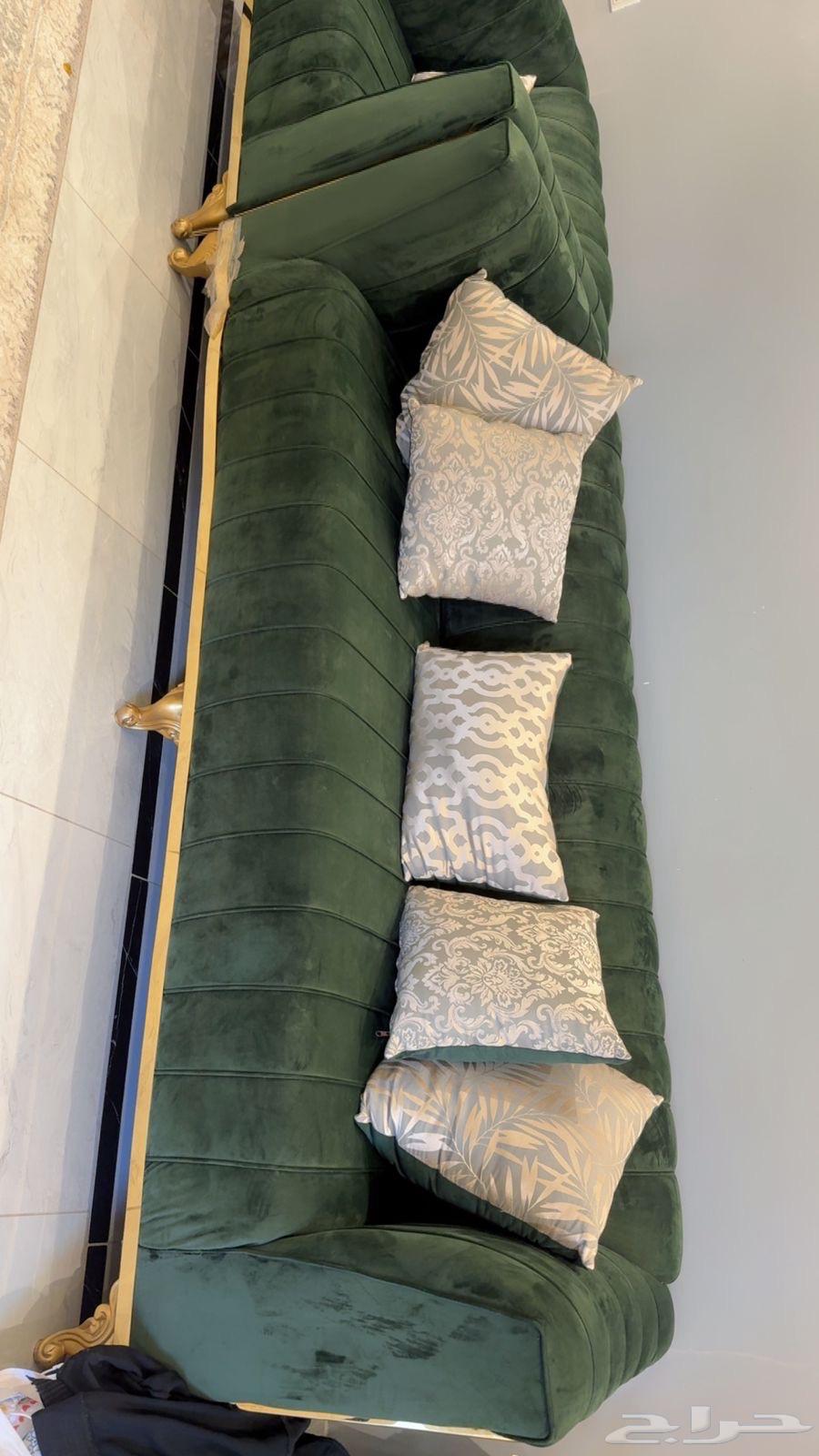 كنب للبيع جديد خمس قطع وثلاث طاولات مطلوب 100064425717592835110