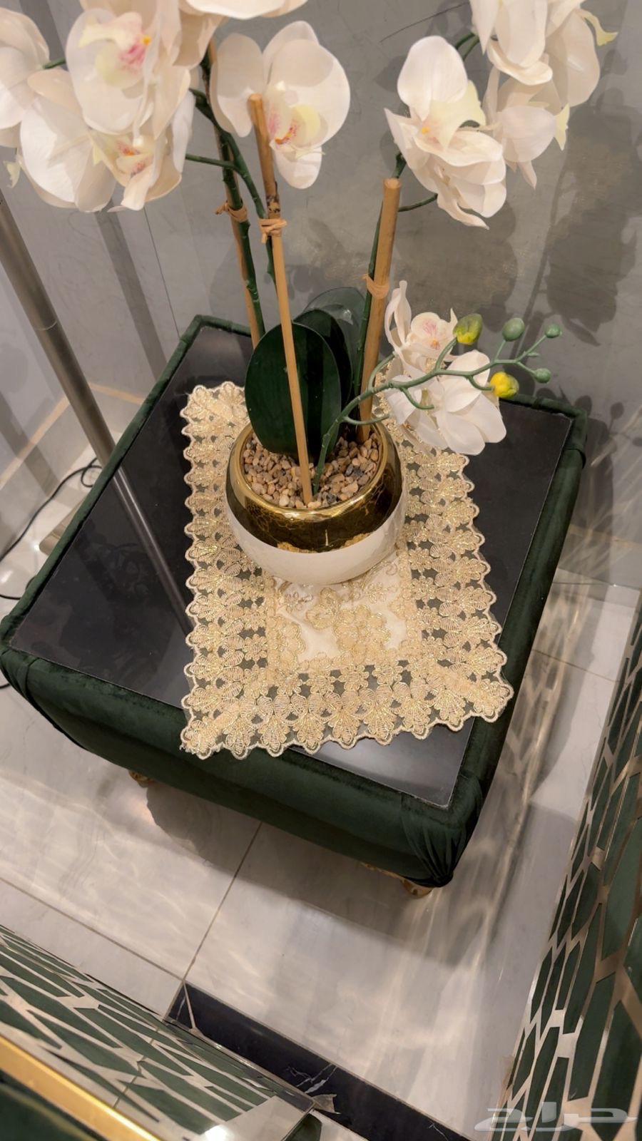 كنب للبيع جديد خمس قطع وثلاث طاولات مطلوب 100064425717592835113