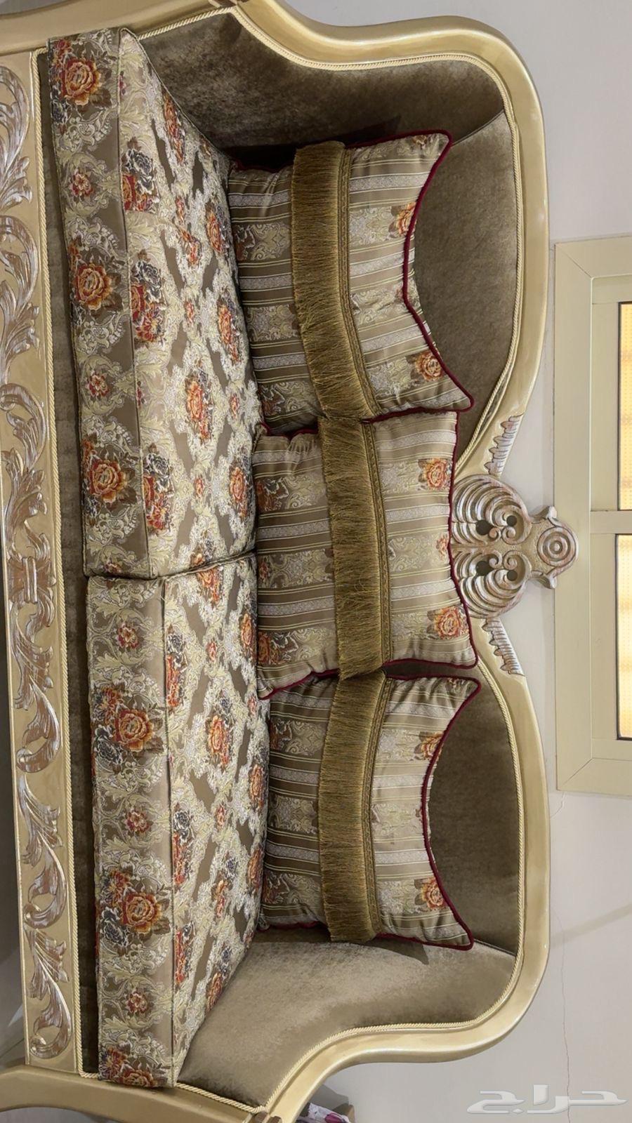 كنب كلاسيكي64423917816834110