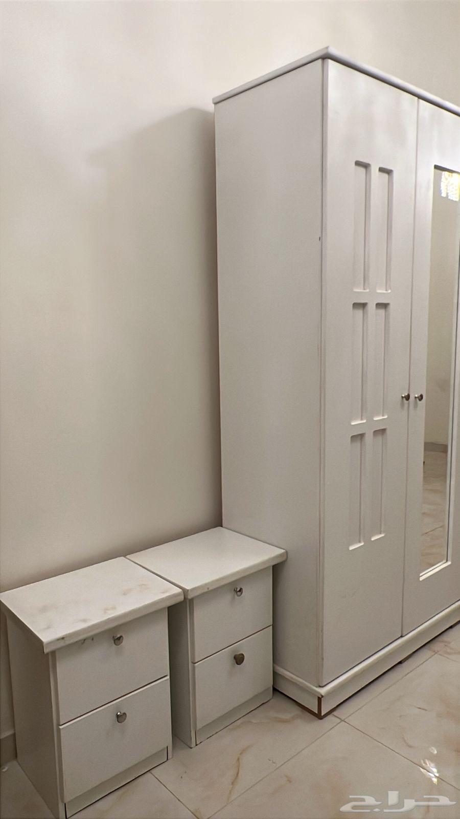 دولابين ملابس بحاله جدا  ممتازه64420472405377110