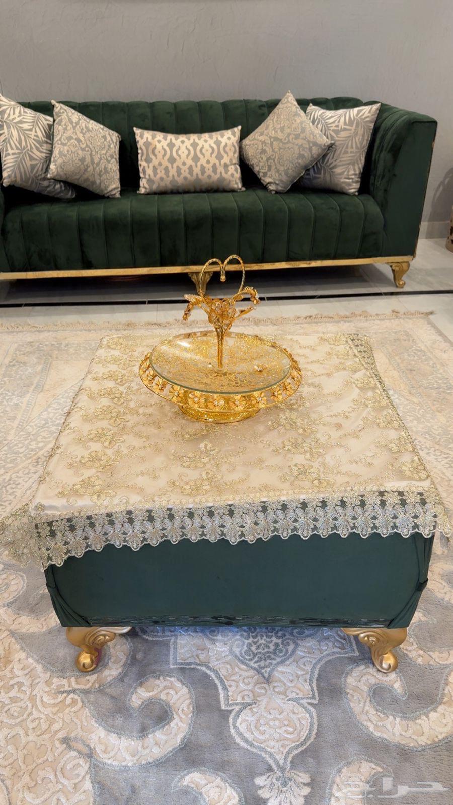 كنب للبيع جديد خمس قطع وثلاث طاولات مطلوب 100064425717592835114