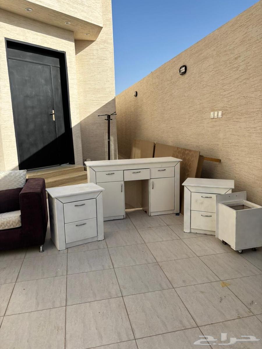 للبيع تسريحه وغرفة نوم ومرتبه64423339210499114