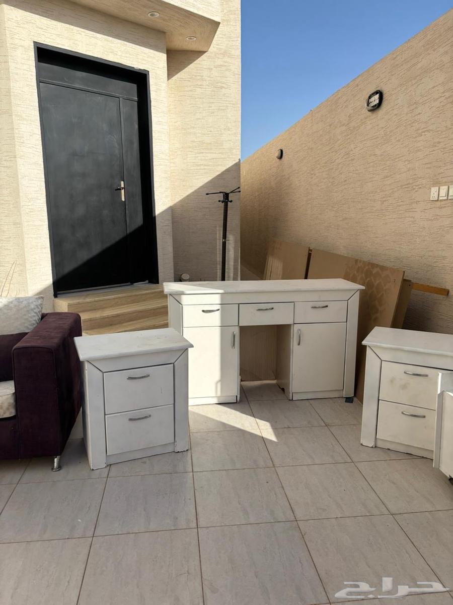 للبيع تسريحه وغرفة نوم ومرتبه64423339210499110