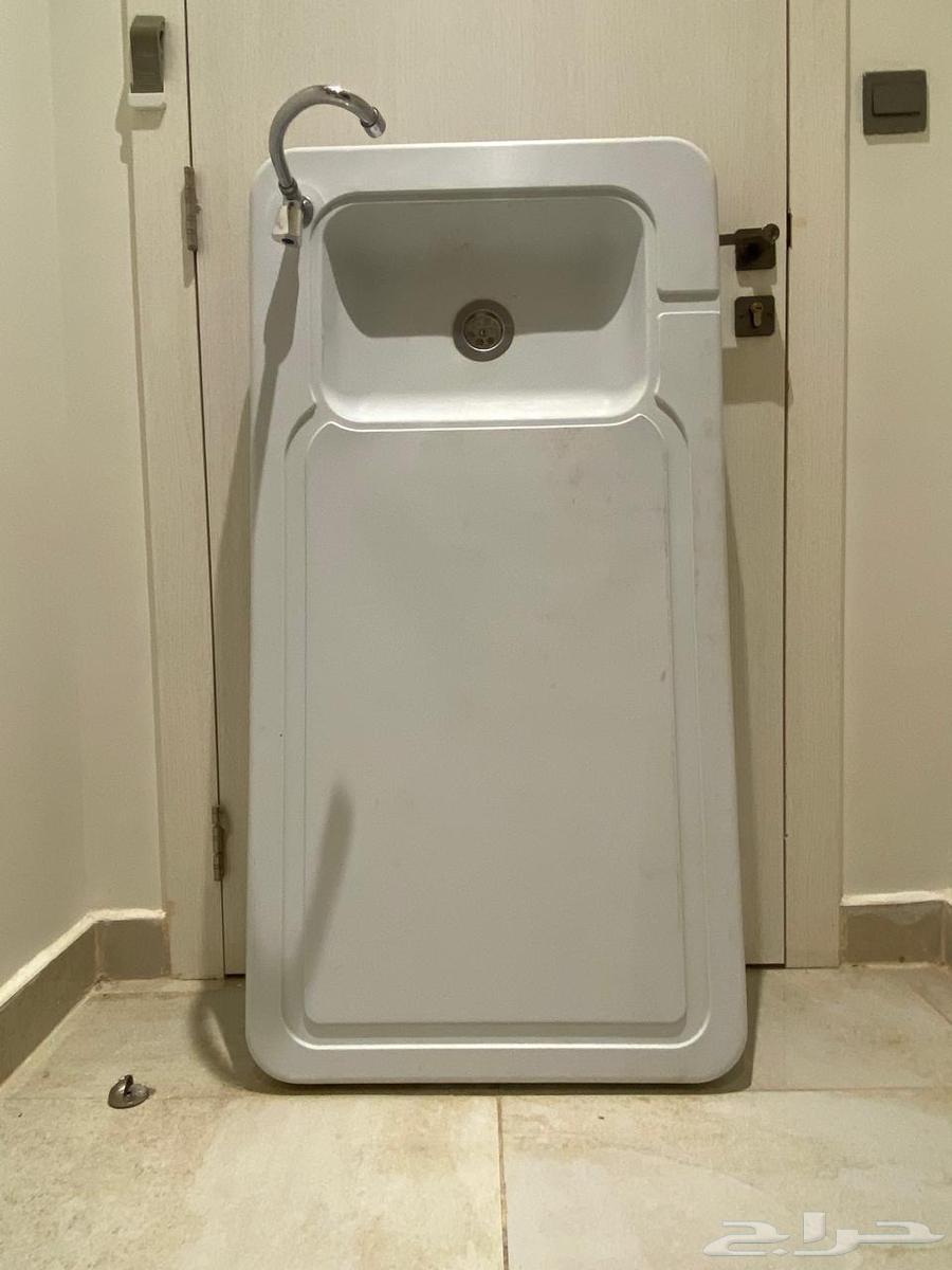 For sale table with camping sink (DPT brand) used64425017134850110