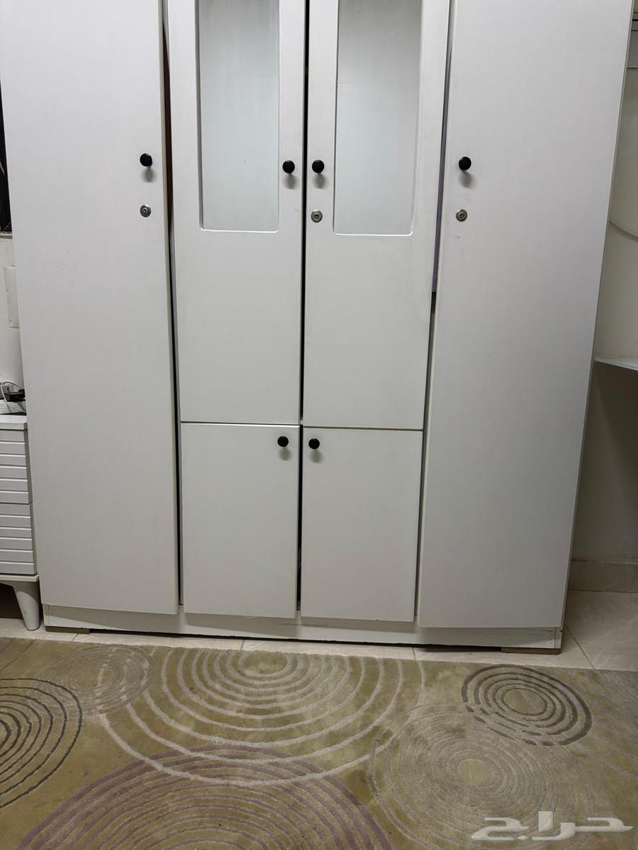 مكتب ودولاب وثلاجه للبيع64423542712705111