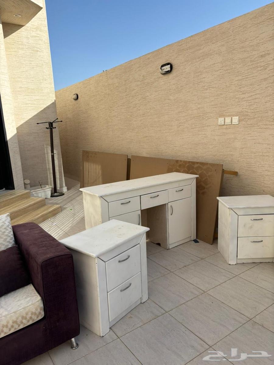 للبيع تسريحه وغرفة نوم ومرتبه64423339210499112