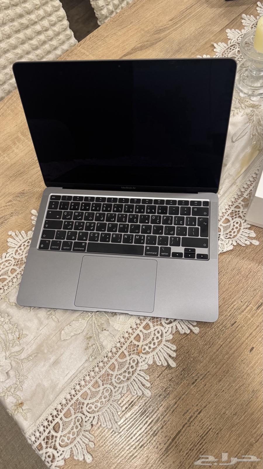 للبيع MacBook Air M1 256غ.ب مقاس 13 بوصة64432454747522111