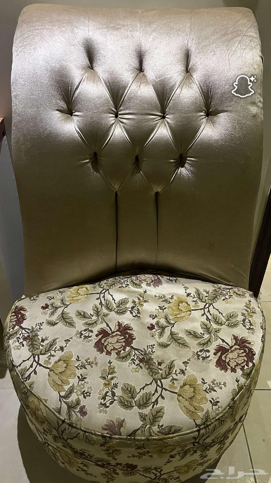 كنب 8 قطع مع خداديات مع طاولتين استخدام 5 شهور اعلى سعر بيع64429668190339113