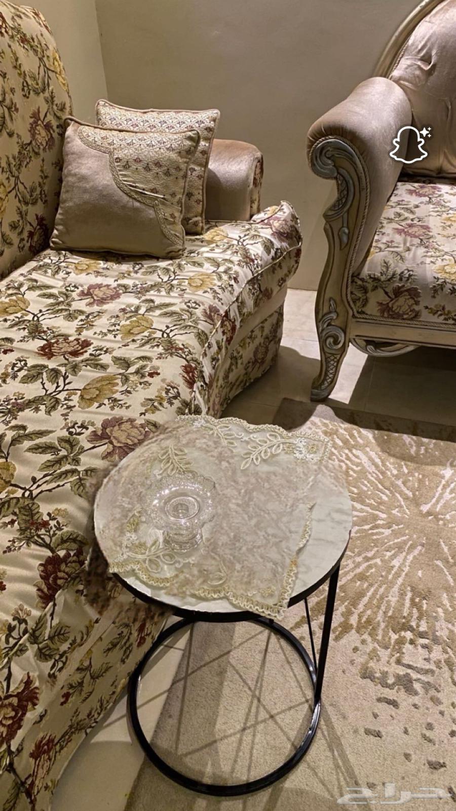 كنب 8 قطع مع خداديات مع طاولتين استخدام 5 شهور اعلى سعر بيع64429668190339111