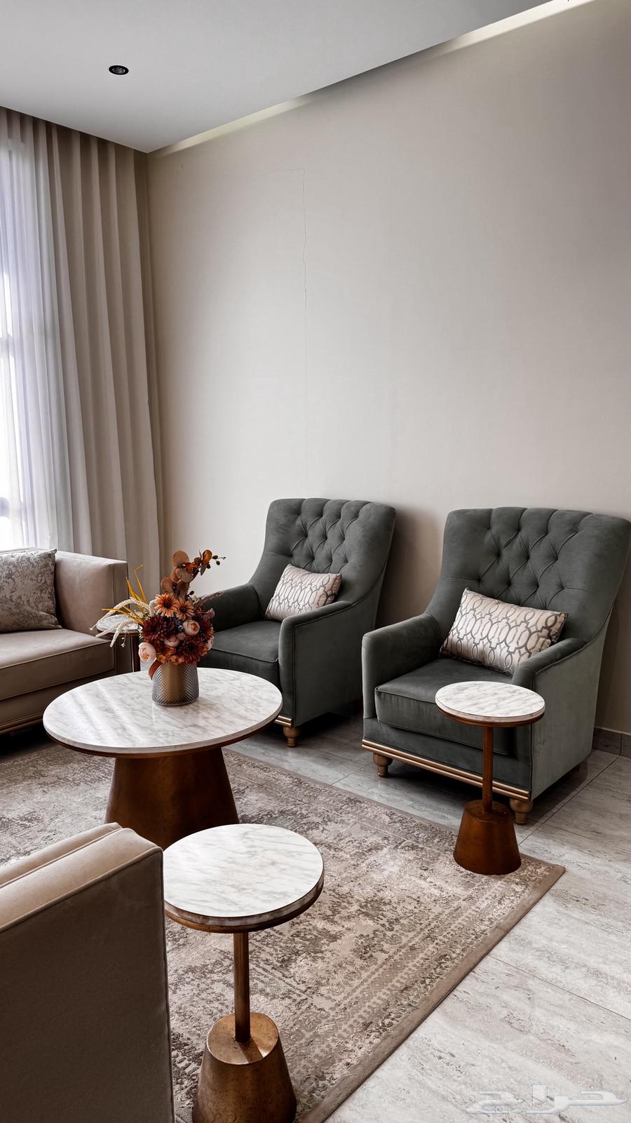 كنب للبيع مع طاولات والفرشة جديد استعمال اقل من سنه64430110993923113