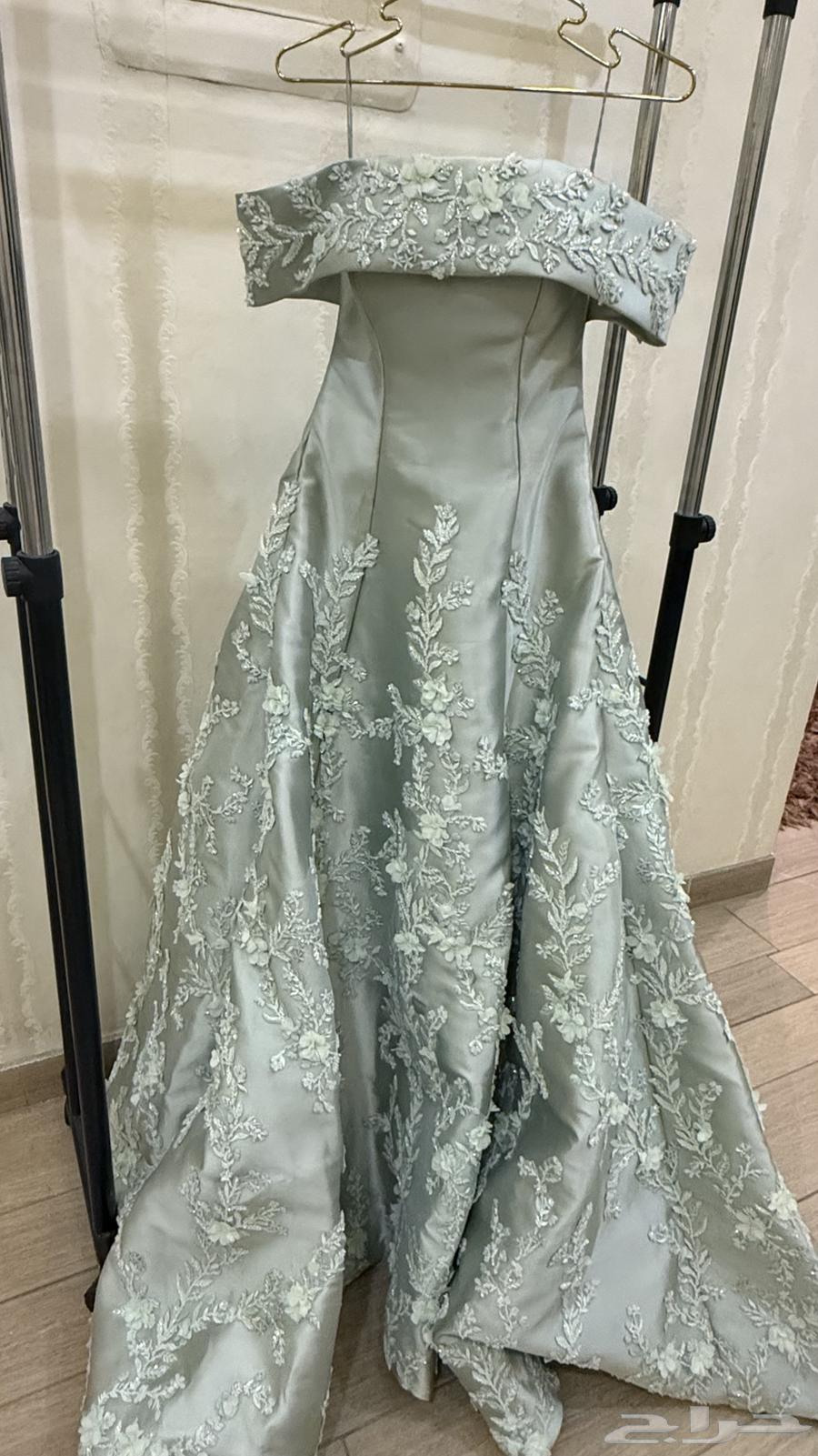 فستان ملكة غير ملبوس ومعه جيبون جديد64432046893571110