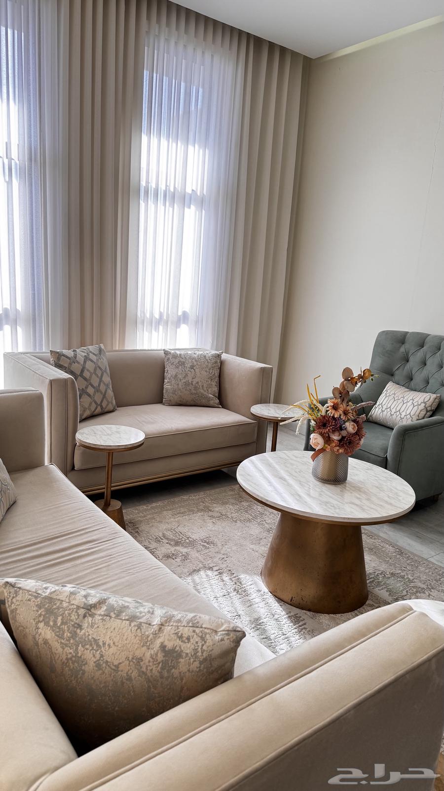 كنب للبيع مع طاولات والفرشة جديد استعمال اقل من سنه64430110993923112