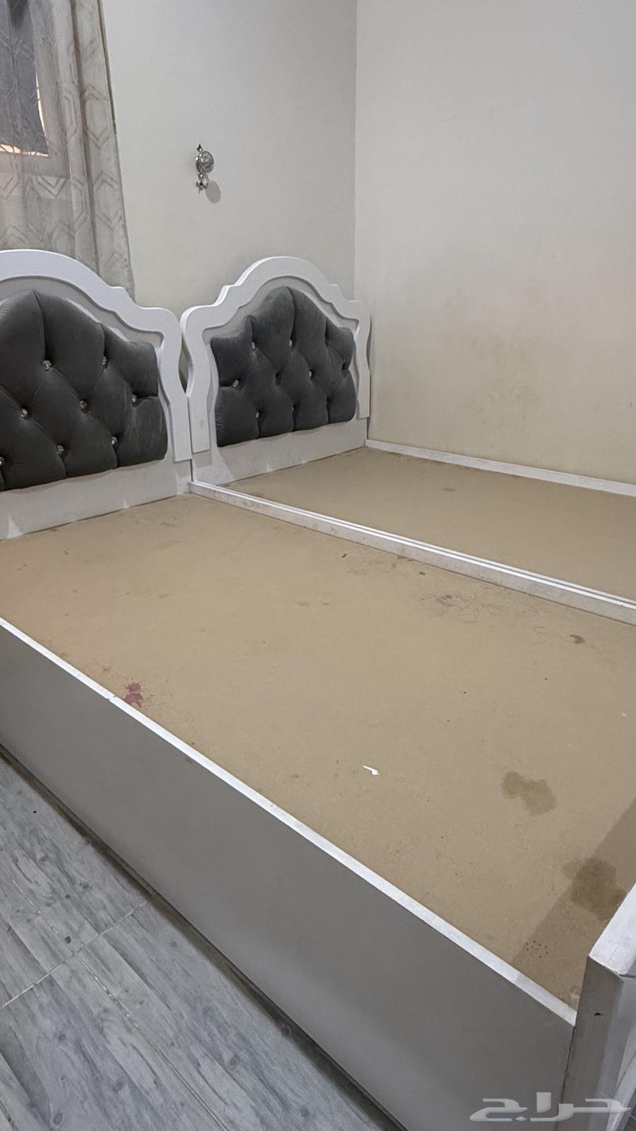 أسره نظيفه مافيها اي كسور أو خدوش والقماش نظيف واستخدم حشمه64431075440258111