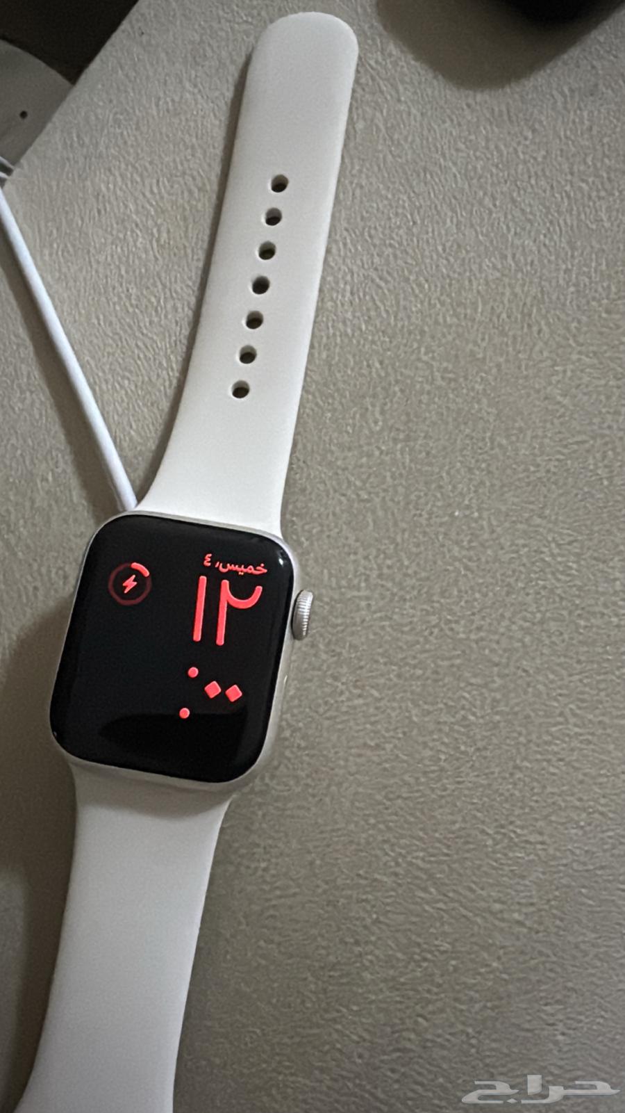 ساعة ابل SE 40 mm للبيع64433094225793110