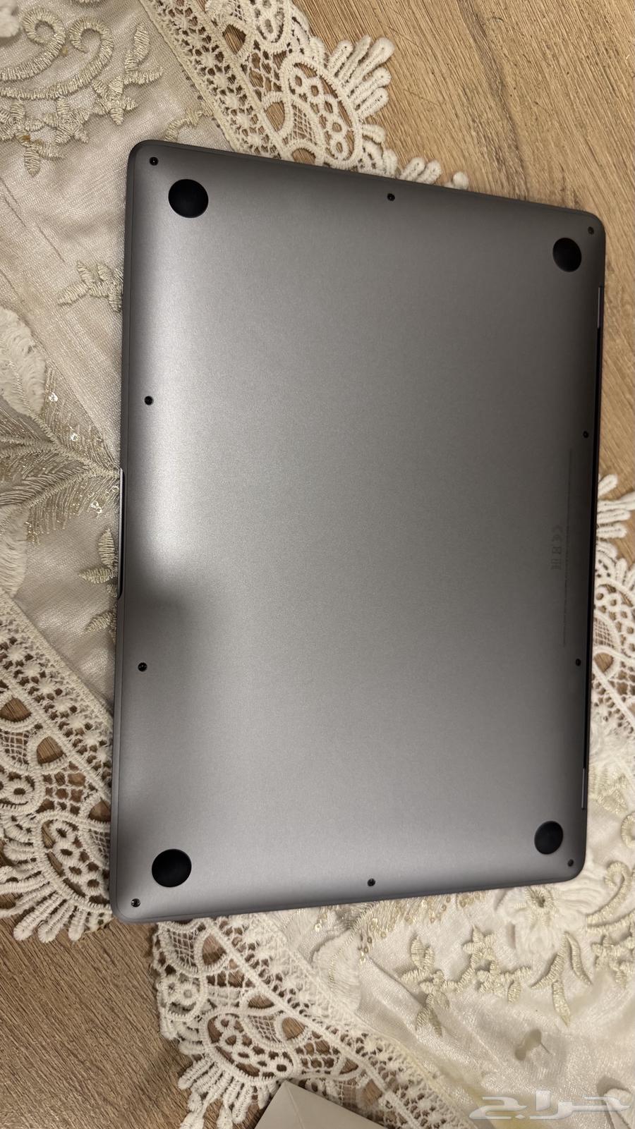 للبيع MacBook Air M1 256غ.ب مقاس 13 بوصة64432454747522113