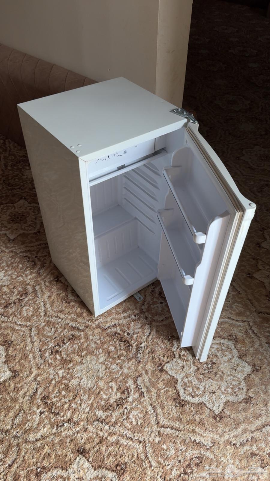 ثلاجة صغيرة مستعملة64430575895938111