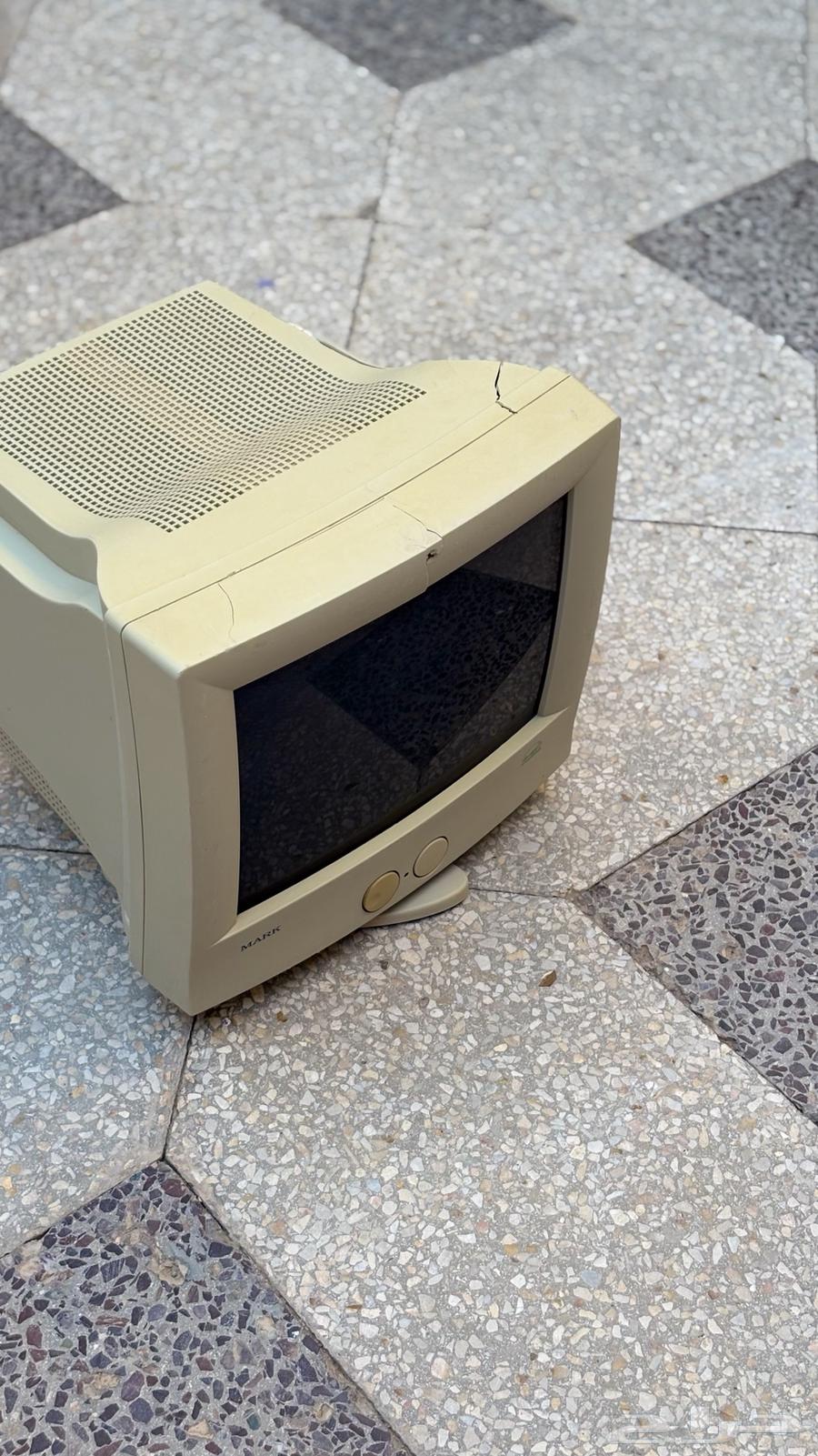 Old computer screen64431345387395112