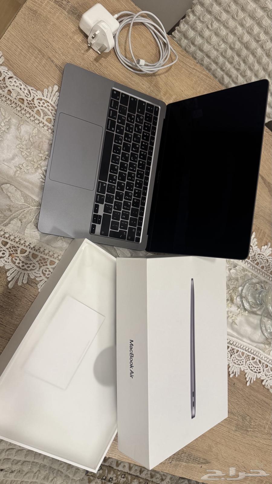 للبيع MacBook Air M1 256غ.ب مقاس 13 بوصة64432454747522110
