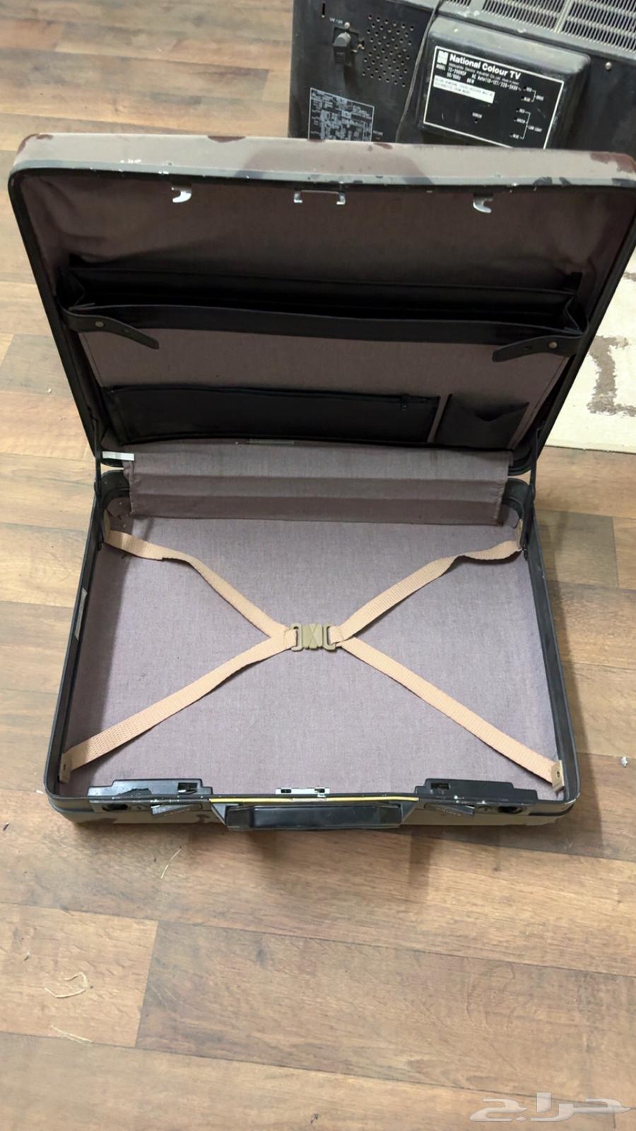 حقيبة أعمال قديمه64426308460802112