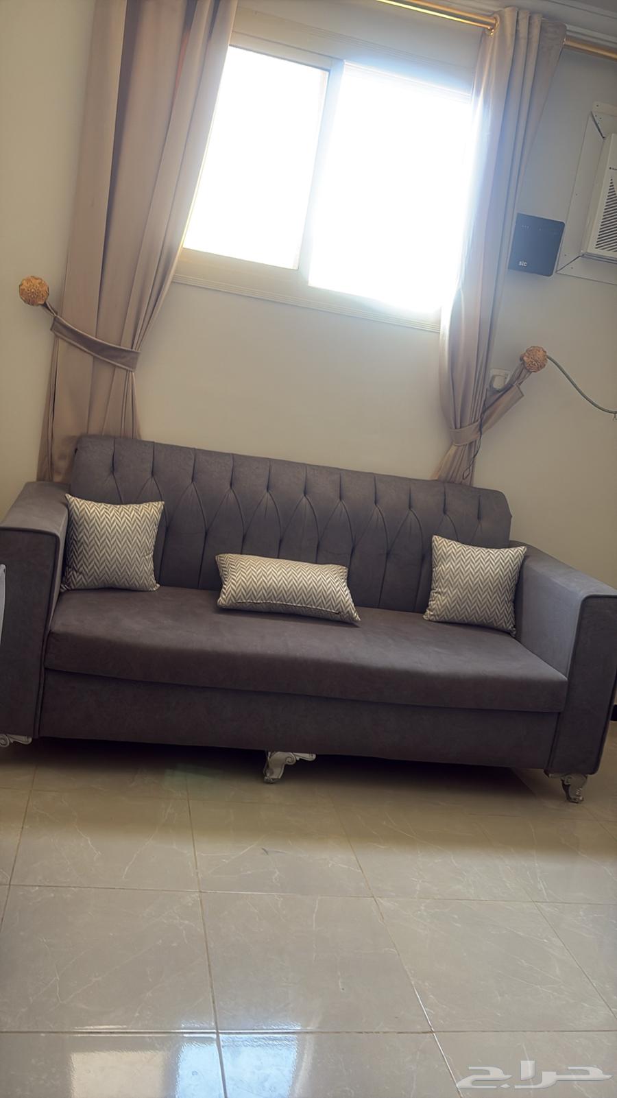 Clean sofa with no damage64431142770434112