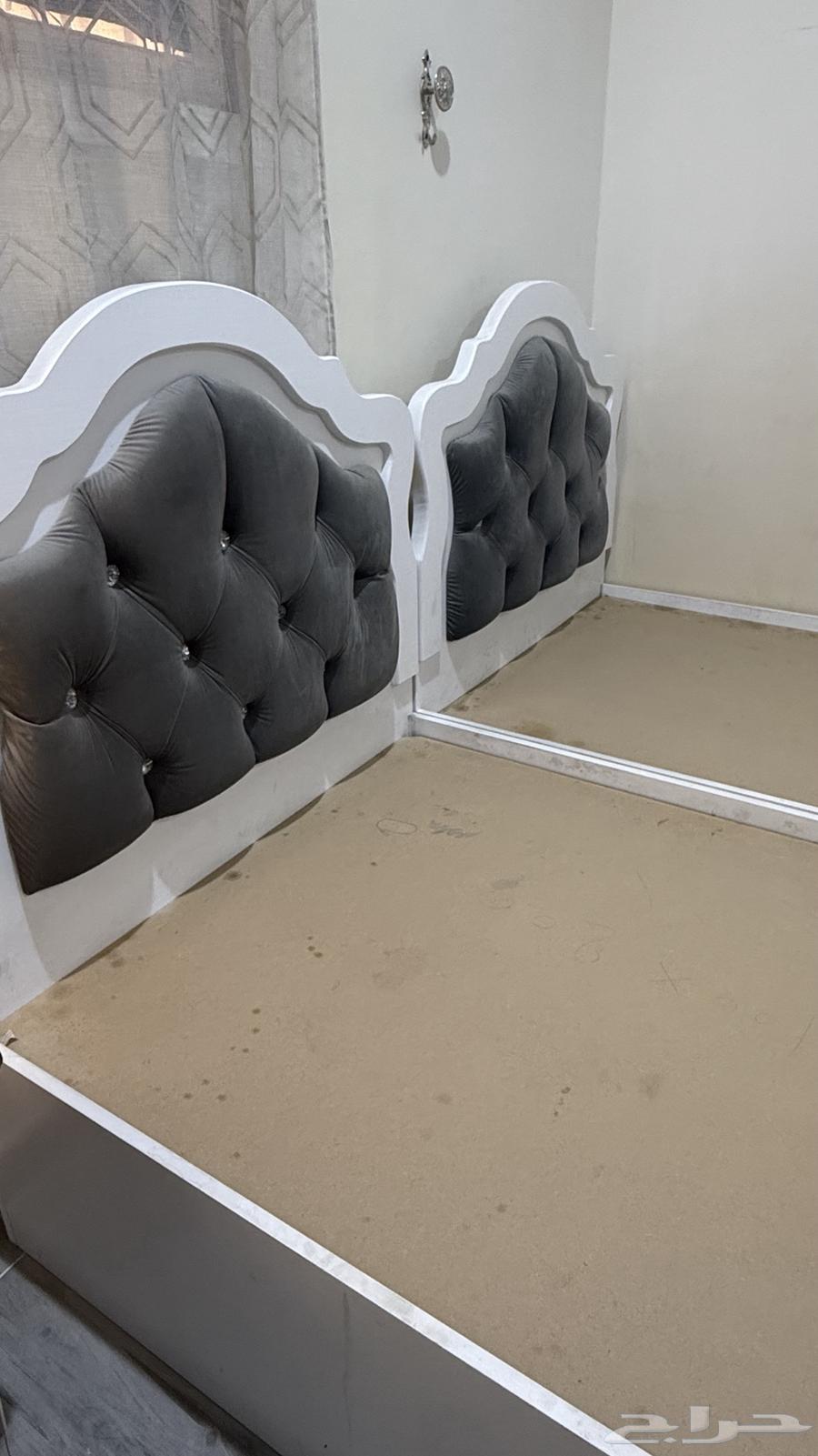 أسره نظيفه مافيها اي كسور أو خدوش والقماش نظيف واستخدم حشمه64431075440258112