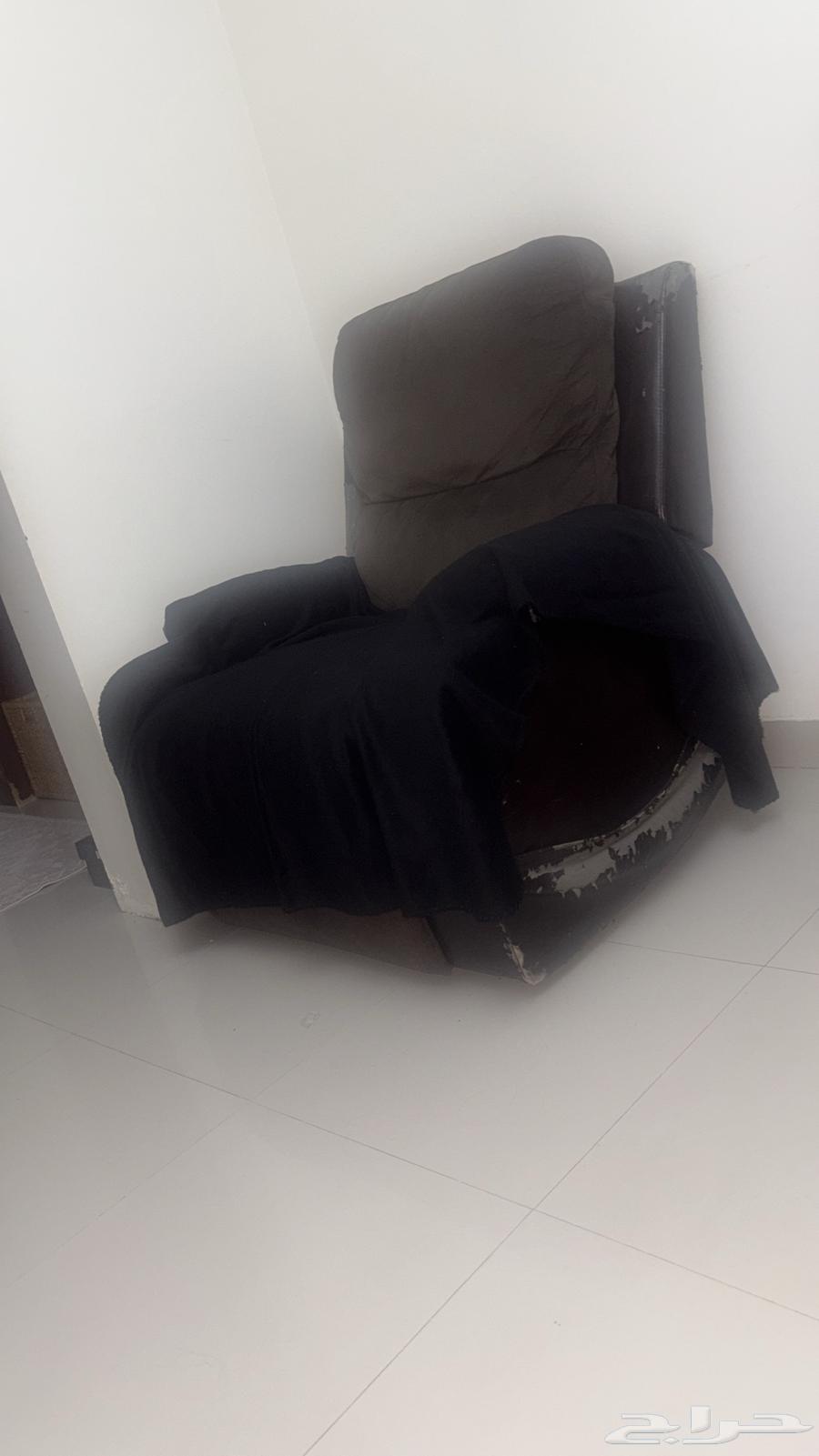 كرسي وخزانه للبيع64431800816643110