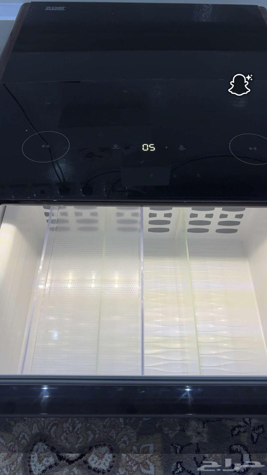 طاوله وثلاجه64426874536578112