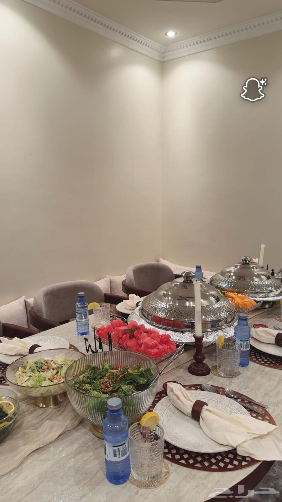 طاولة طعام بقشرة الجوز64426806464770110