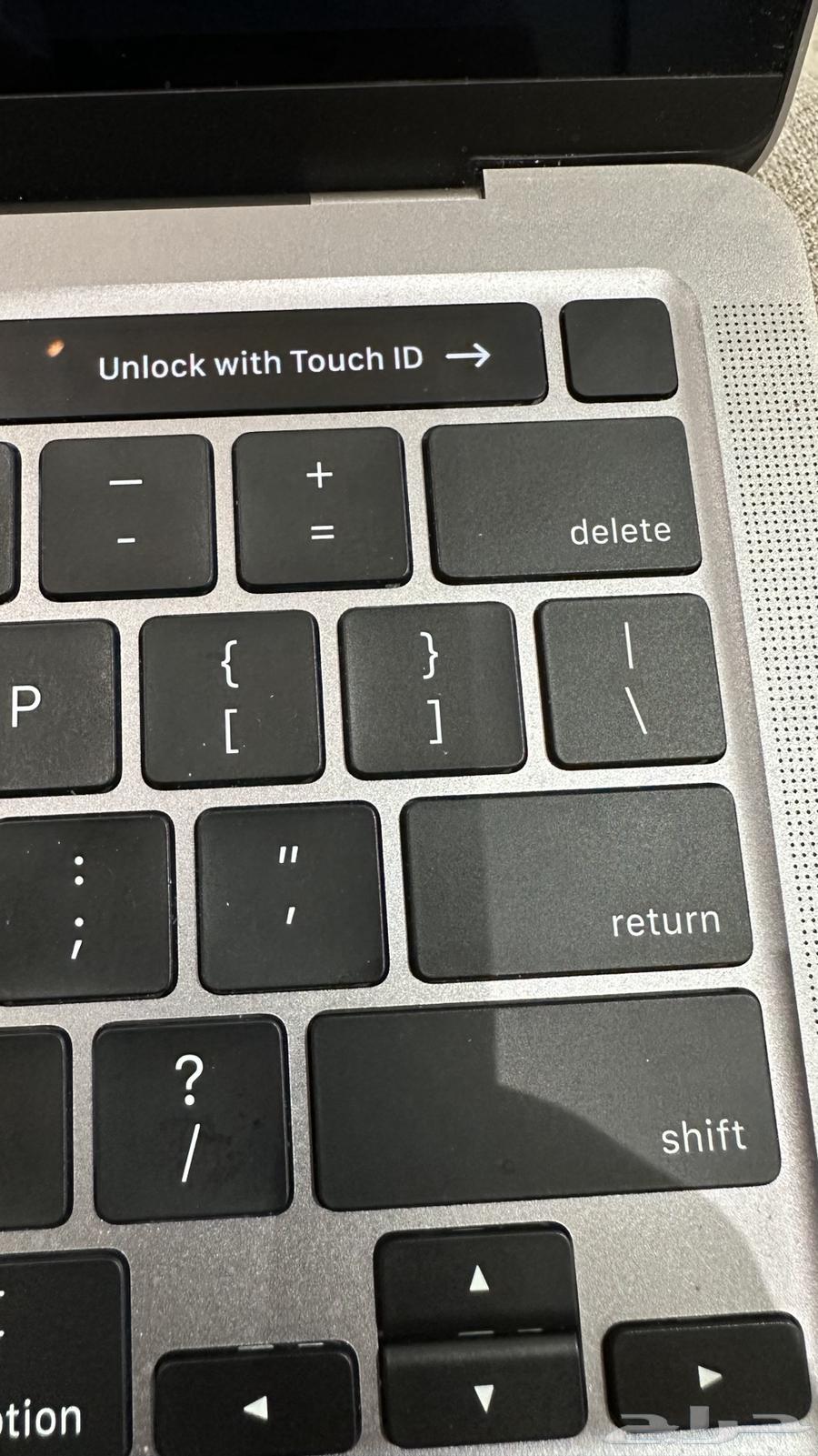 MacBook Pro with English Keyboard64428711683969112