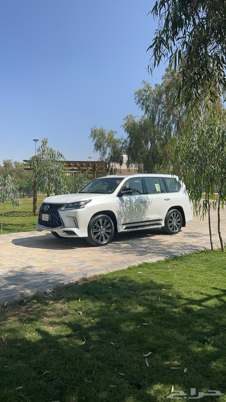 لكزز سعودي 2018 فل كامل ماشي 120 الف داخليه بيج الخارج ابيض64589079737859110