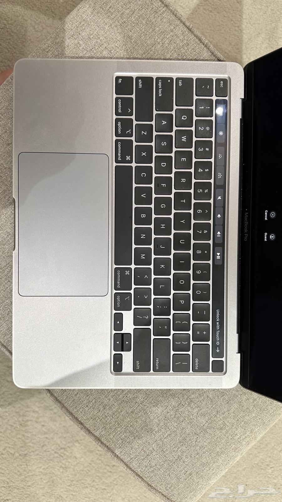 MacBook Pro with English Keyboard64428711683969110