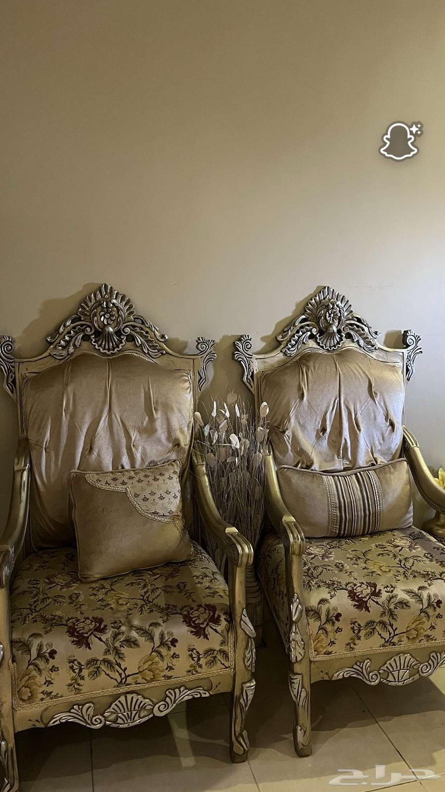 كنب 8 قطع مع خداديات مع طاولتين استخدام 5 شهور اعلى سعر بيع64429668190339114