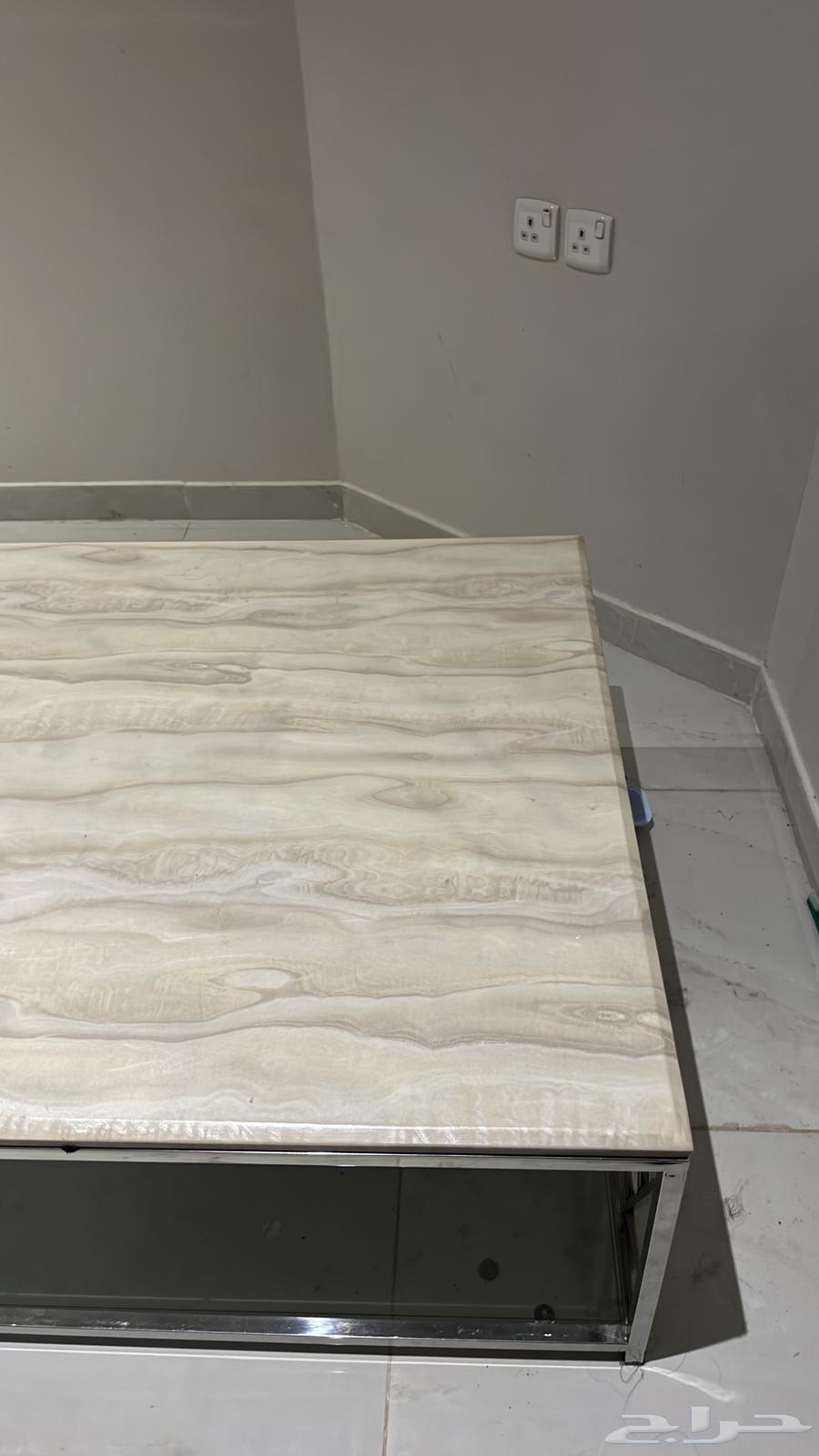 Majlis Table64427076033025112