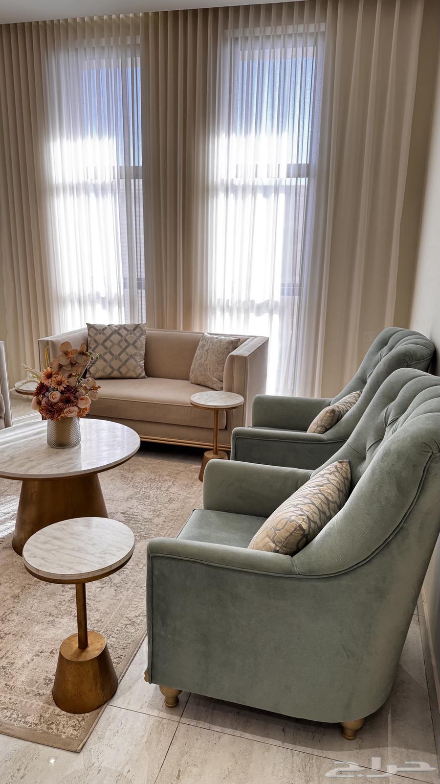 كنب للبيع مع طاولات والفرشة جديد استعمال اقل من سنه64430110993923110