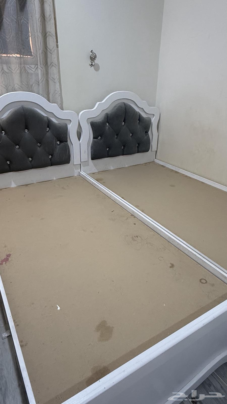 أسره نظيفه مافيها اي كسور أو خدوش والقماش نظيف واستخدم حشمه64431075440258110