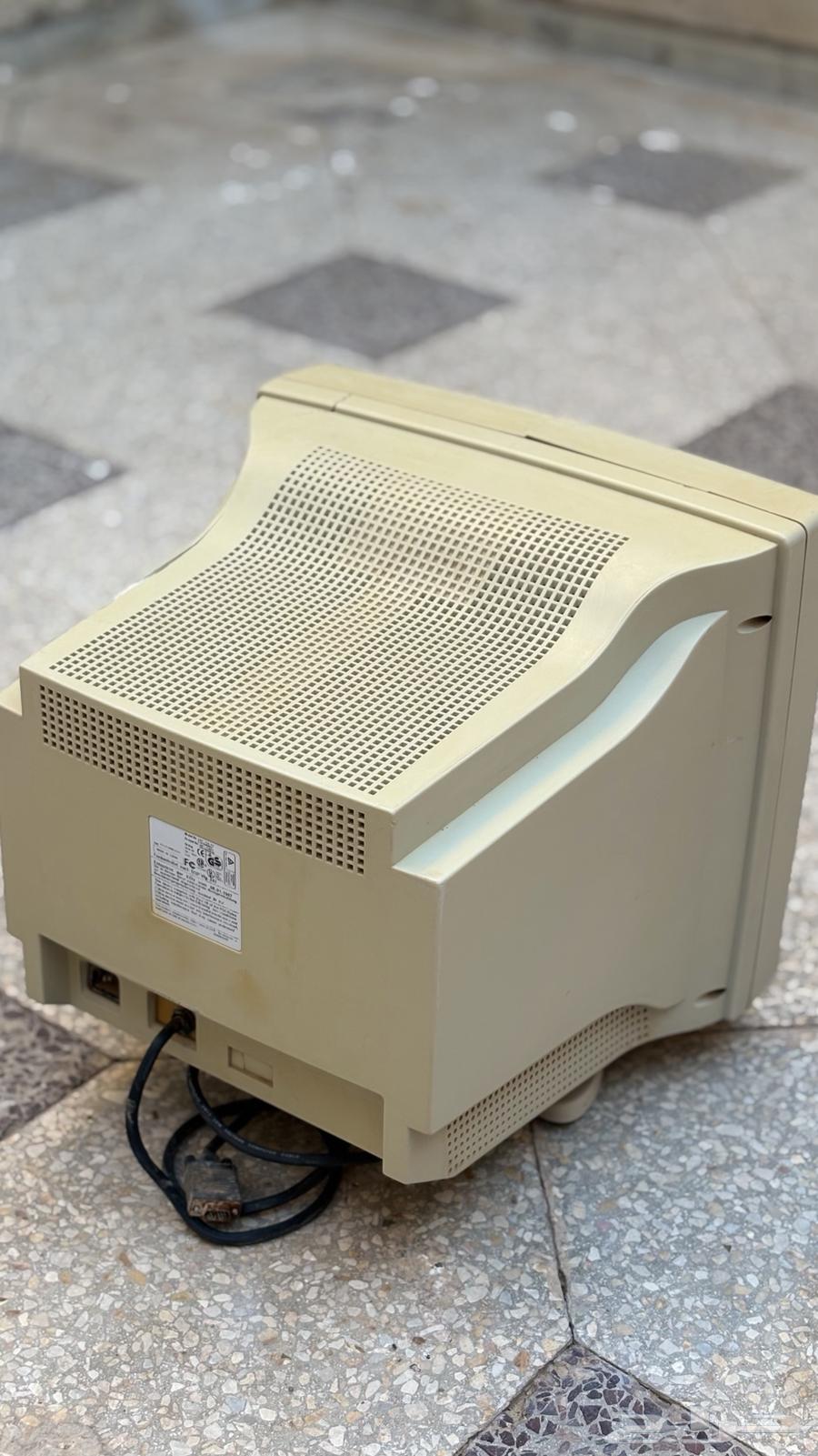 Old computer screen64431345387395114