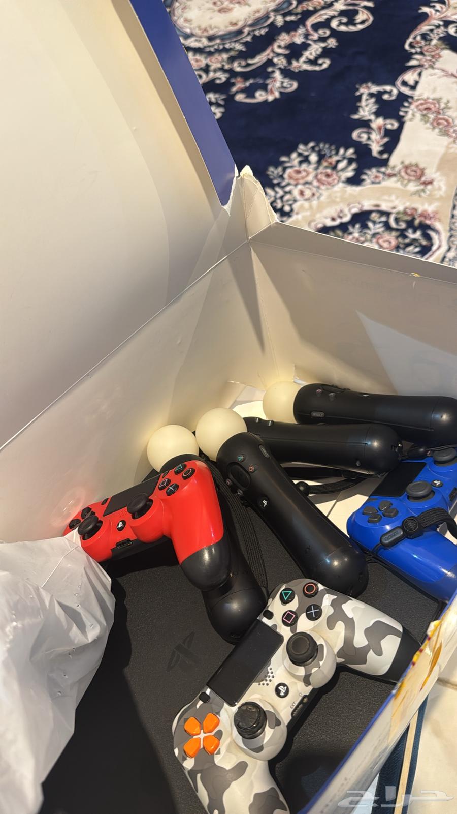 Sony 4 with its accessories and with VR64430177862145110