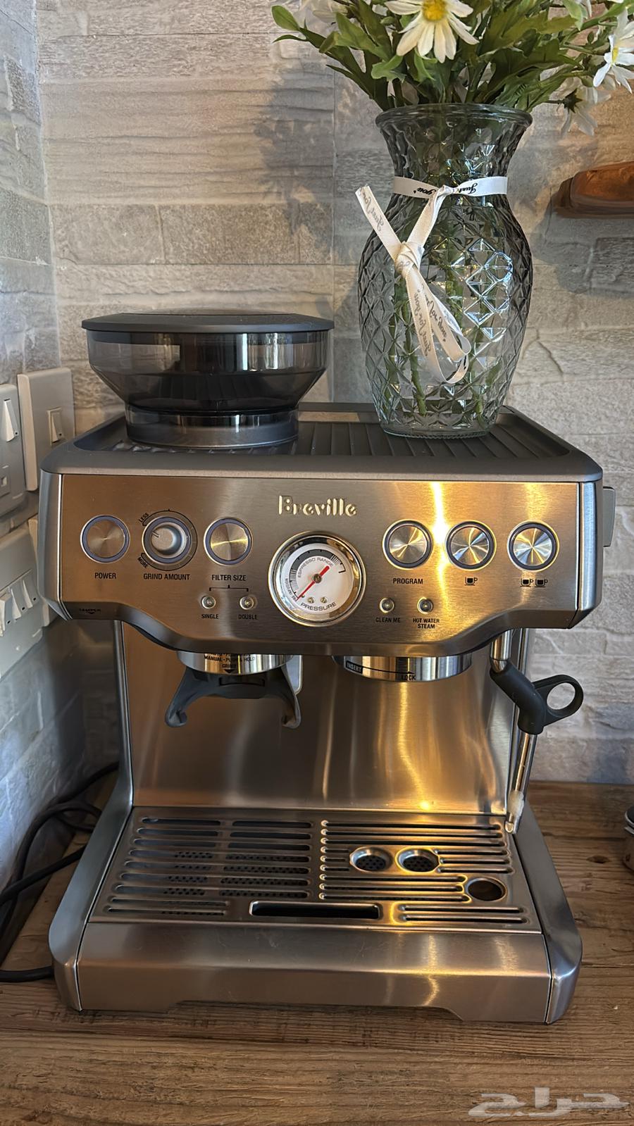 مكينة قهوة Breville مع ملحقاتها64428982408451110
