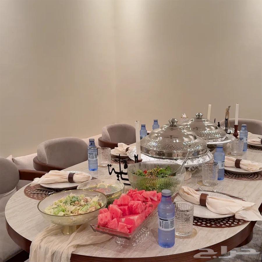 طاولة طعام بقشرة الجوز64426806464770111