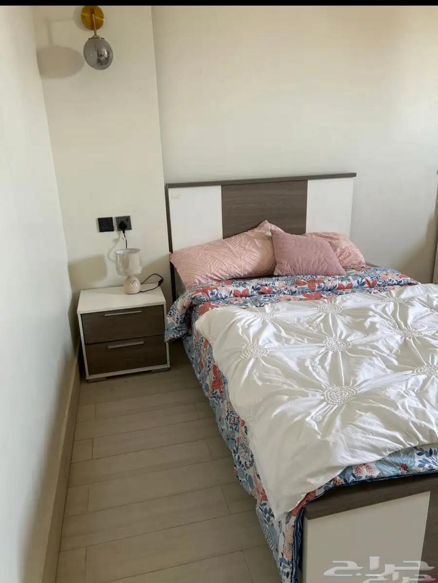 Bed with mattress64428160604675110