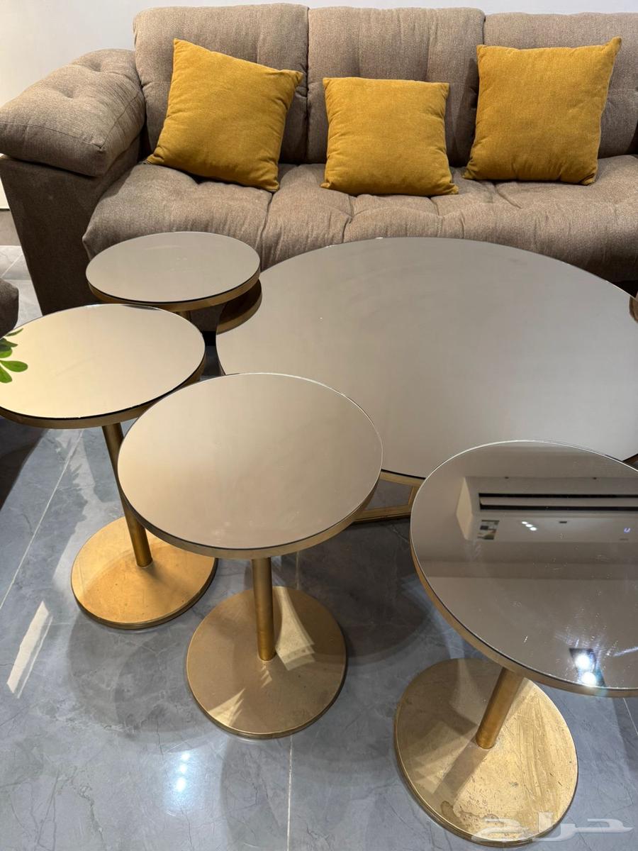 طاولات خدمة للبيع   وحالتها جيدة جدا64429008882306110