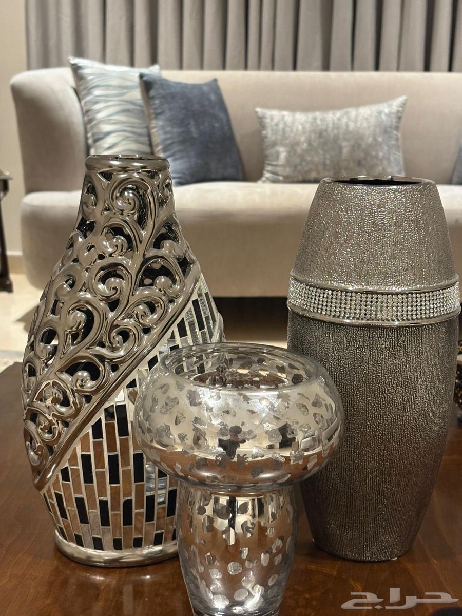 Silver vases64429829512705110