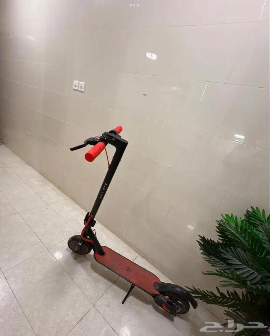 Clean and fast red and black electric scooter64428847405442111