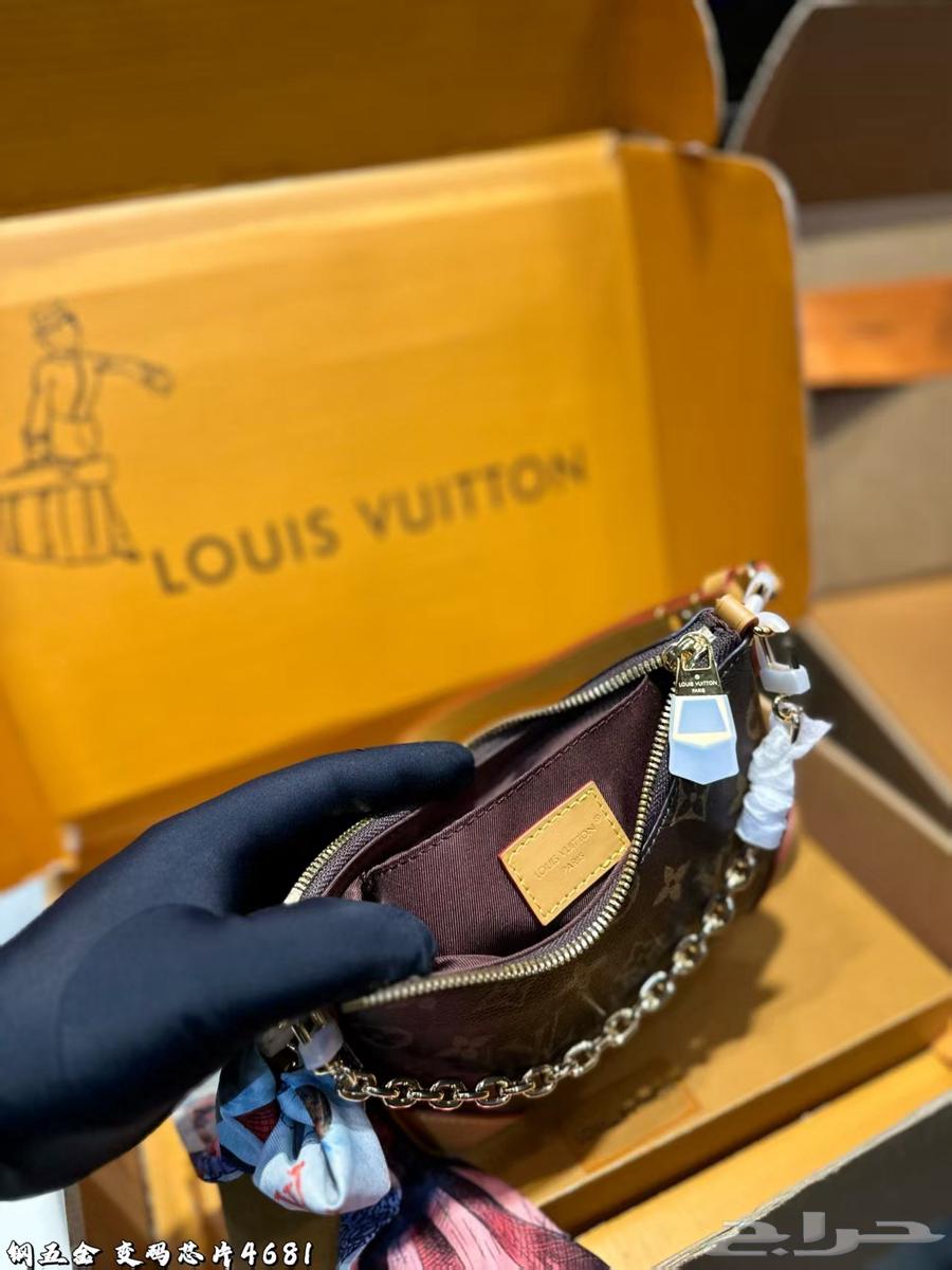 شنط ماركه Louis Vuitton and Chanel متوفره وبسعر 335 ريال64475418513923113